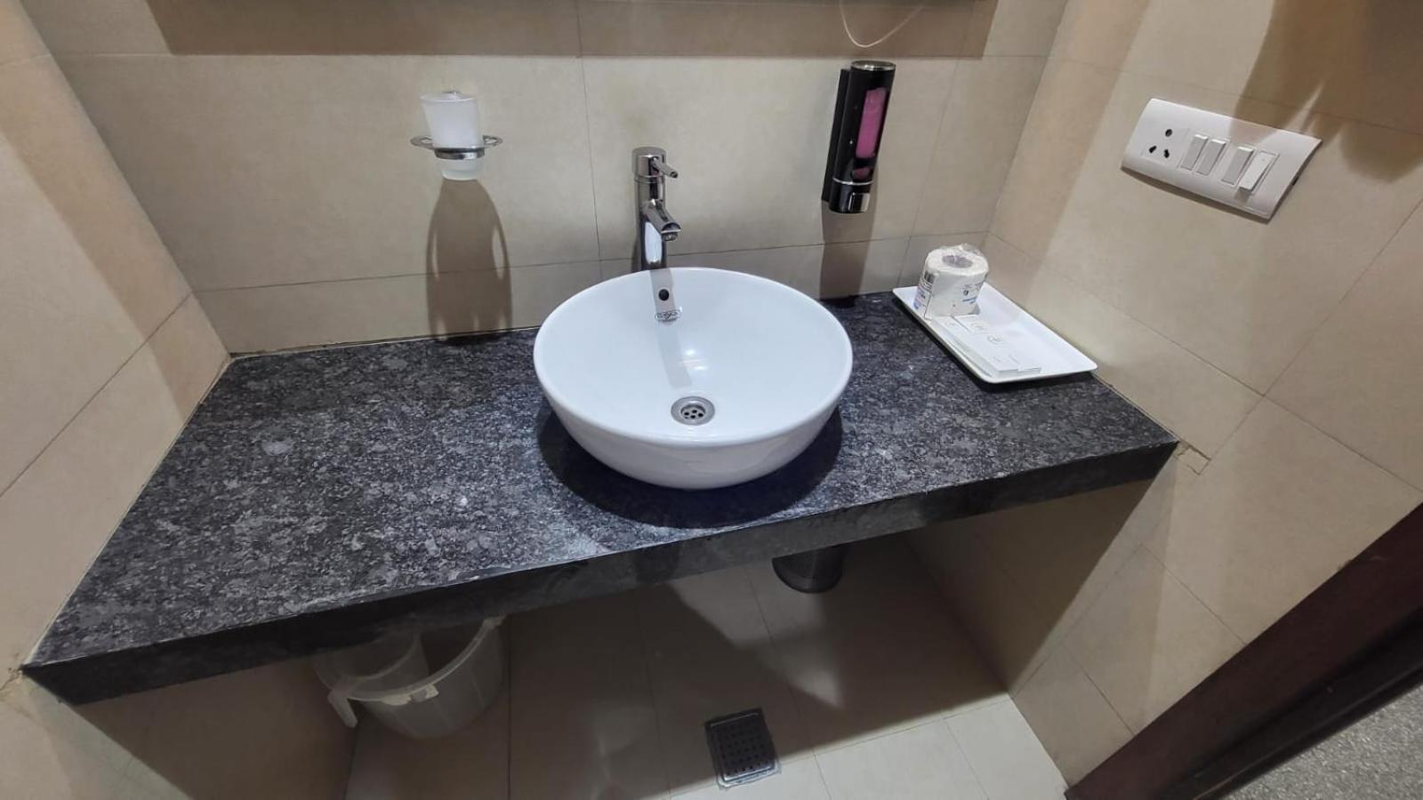 Uds Villa Scandinavian B&B - Next To Vfs Nowe Delhi Zewnętrze zdjęcie